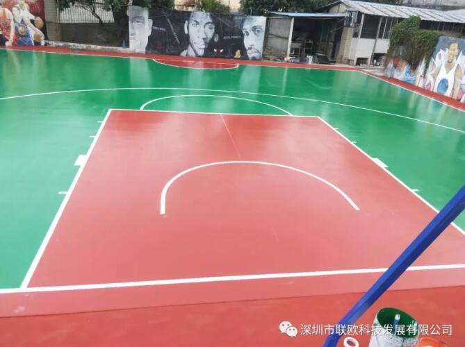 再擠也要建籃球場(chǎng)，哪怕半個(gè)也好